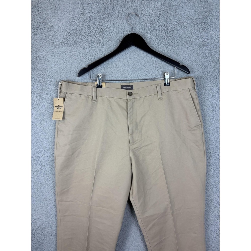 Dockers D3 Classic Fit Pants Mens 42x30 Beige Comfort Waist Khaki Flat Front New